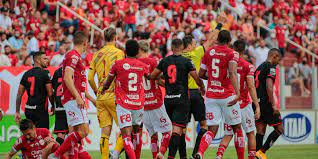 ​Com duas derrotas no mesmo jogo Vila fica fora do G4