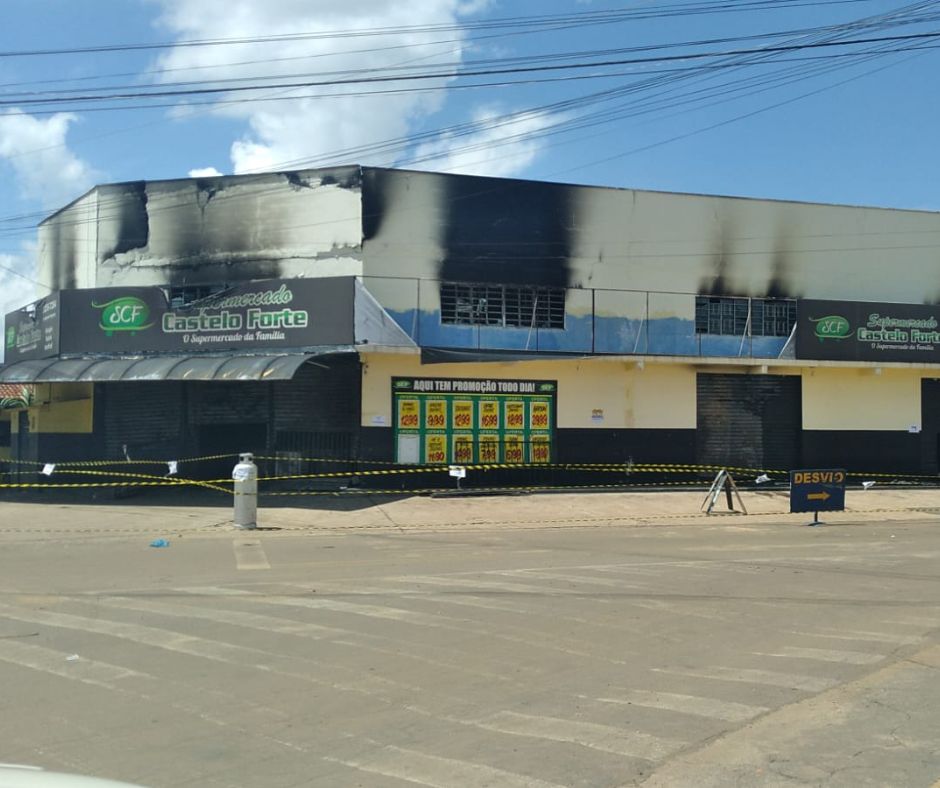 Incêndio provoca perda total em loja do Supermercado Castelo Forte