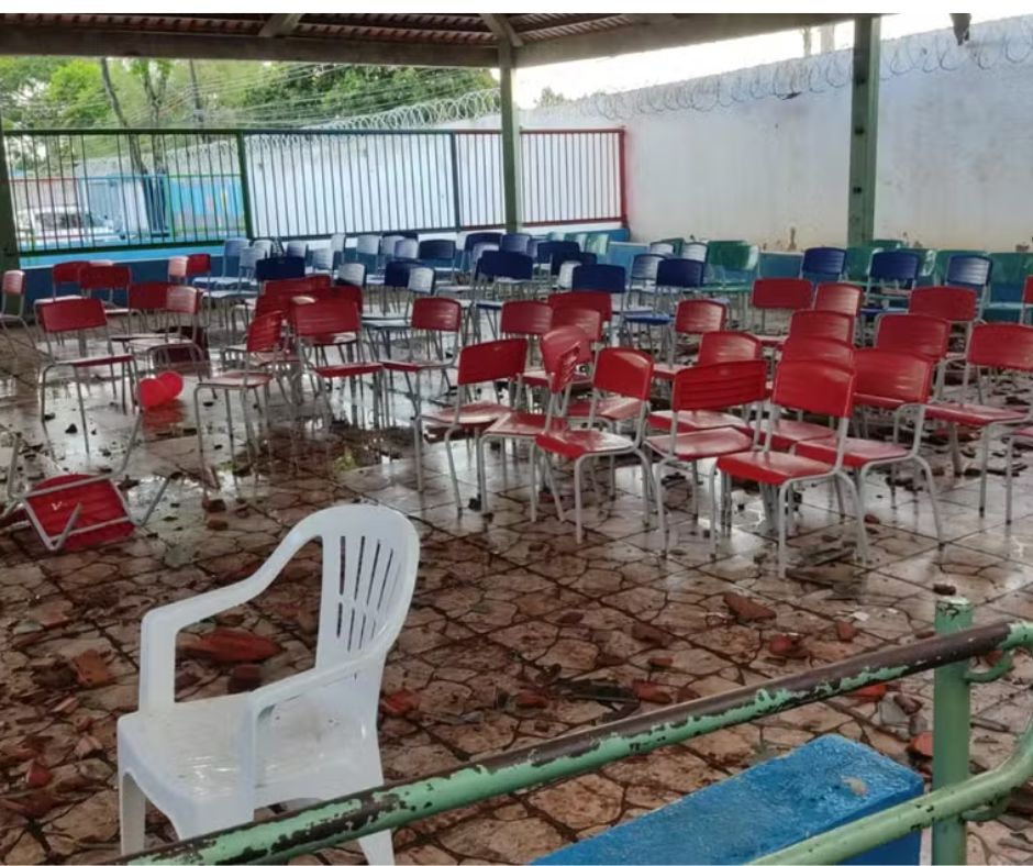 ​Chuva arranca telhado de escola em Goiânia e deixa crianças feridas